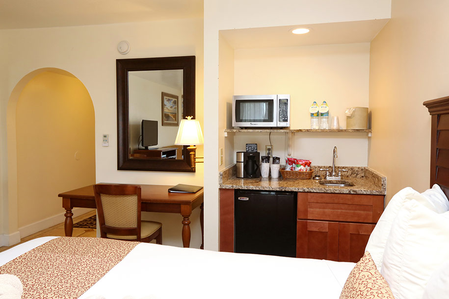 Oceanside Room with Desk Area and Wet Bar
