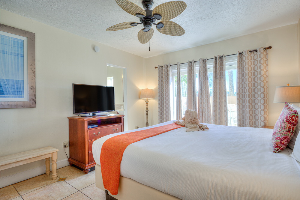 Private king bedroom