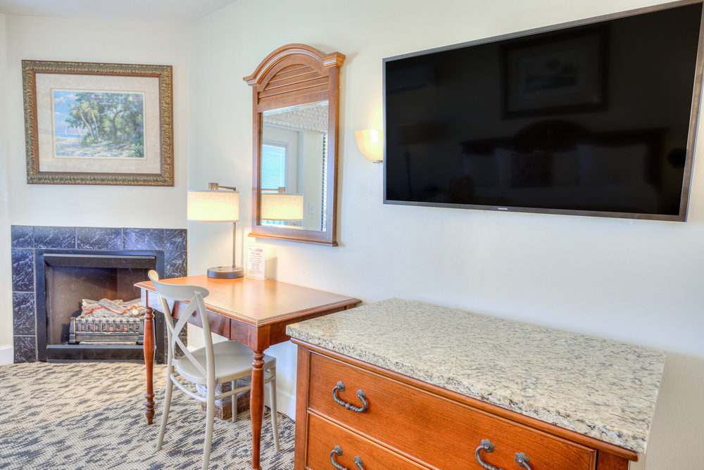 Two-Level Townhouse Style Jacuzzi Suite