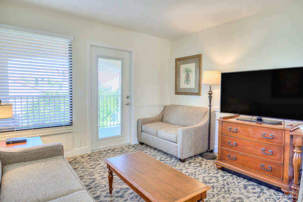 Two-Level Townhouse Style Jacuzzi Suite